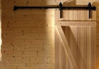 Schwarze Schiebetürbeschläge